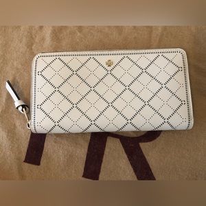 🌺🌺Authentic Tory Burch Wallet - Boutique Store Collection